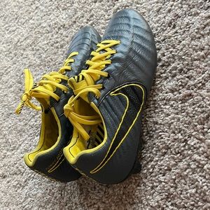 Nike Soft Ground Tiempo Soccer Cleats